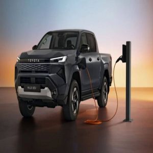 «تويوتا» تضيف فئة كهربائية إلى عائلة الشاحنة الخفيفة هيلوكس