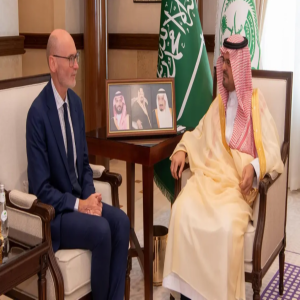 نائب أمير منطقة مكة المكرمة يستقبل السفير البريطاني لدى المملكة
