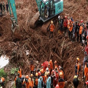 فُقدان أكثر من 30 شخصًا إثر انهيارات أرضية في جاوة الإندونيسية