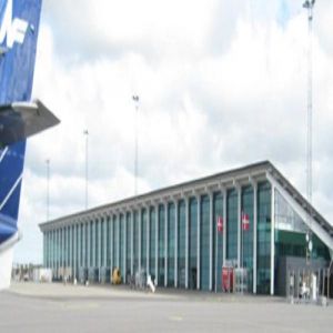 إغلاق مطار "ألبورغ" الدنماركي بعد إنذار بتحليق مسيرات مجهولة