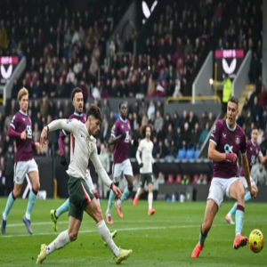 تشيلسي يتغلب على بيرنلي بثنائية في الدوري الإنجليزي