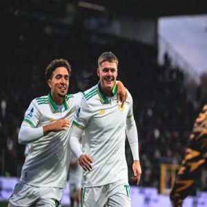 روما يهزم كريمونيزي بثلاثية ويتصدر الدوري الإيطالي مؤقتًا