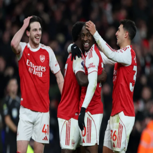 أرسنال يكتسح توتنهام برباعية ويبتعد بصدارة الدوري الإنجليزي