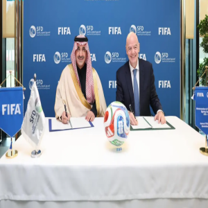 الصندوق السعودي للتنمية و"FIFA" يوقّعان مذكرة تفاهم لدعم البنية التحتية الرياضية في الدول النامية