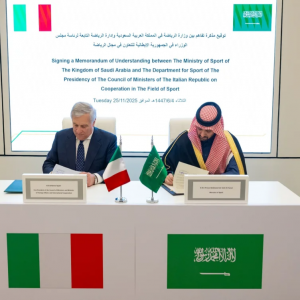 وزير الرياضة يوقع مذكرة تفاهم للتعاون بين المملكة وإيطاليا