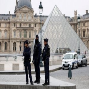 توقيف أربعة مشتبهين جدد في تحقيق سرقة مجوهرات إمبراطورية من متحف اللوفر
