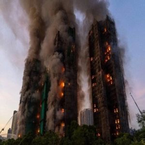 ارتفاع حصيلة ضحايا حريق هونغ كونغ إلى 44 قتيلا واعتقال 3 مشتبه بهم