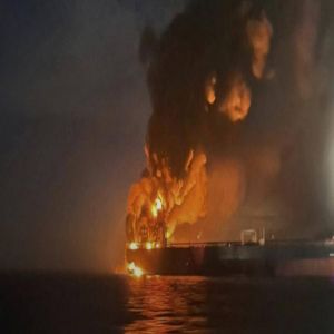 أوكرانيا تستهدف ناقلتين من "أسطول الظل الروسي" في البحر الأسود