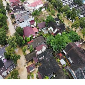 ارتفاع عدد ضحايا الفيضانات في جزيرة سومطرة الاندونيسية إلى 164 قتيلا