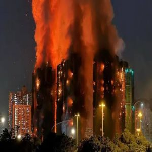 ارتفاع عدد ضحايا حريق مجمع سكني في هونغ كونغ إلى 128 قتيلاً واعتقال ثمانية مشتبهين