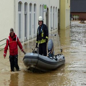 ارتفاع حصيلة ضحايا فيضانات إندونيسيا إلى 442 قتيلًا و402 مفقود