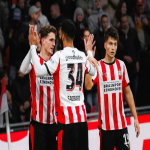 آيندهوفن يعزز صدارته للدوري الهولندي