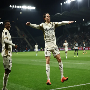 لانس يهزم آنجيه بثنائية ويعتلي صدارة الدوري الفرنسي