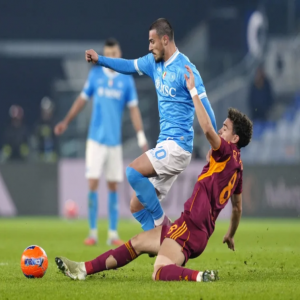 نابولي يُسقط روما ويُشعل صراع الصدارة في الدوري الإيطالي