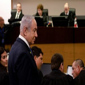 نتنياهو يمثل أمام المحكمة بقضايا فساد لأول مرة بعد طلبه العفو