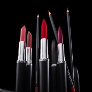 مهرجان البحر الأحمر السينمائي الدولي يضيف لمسة من سحر أناقة السجادة الحمراء مع خبراء التجميل من ماك كوزمتكس الشرق الأوسط