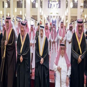 أمير الرياض يؤدي صلاة الميت على الأمير عبدالله بن فهد بن عبدالله بن مساعد