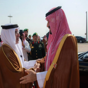 سمو ولي العهد يصل إلى مملكة البحرين لترؤس وفد المملكة المشارك في الدورة الـ(46) للمجلس الأعلى لمجلس التعاون