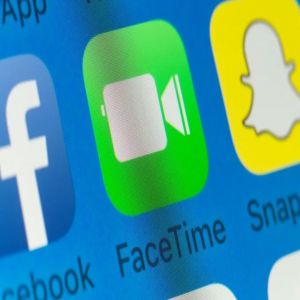 روسيا تشدد قبضتها الرقمية بحجب فيس تايم وسناب شات