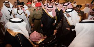 أمير مكة يستقبل المهنئين والمراجعين بديوان الإمارة