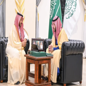 الأمير سعود بن نهار يُدشّن مشروع الحافلة الذكية لشركة الاتصالات السعودية بالطائف