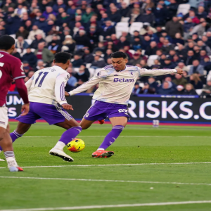 ثنائية روجرز تقود أستون فيلا للفوز على وست هام بالدوري الإنجليزي