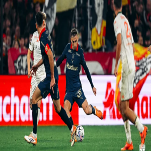 لانس يعود لقمة الدوري الفرنسي بثنائية على نيس