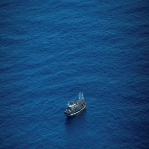 وفاة 14 مصريًا في حادث غرق مركب للهجرة غير الشرعية قرب كريت