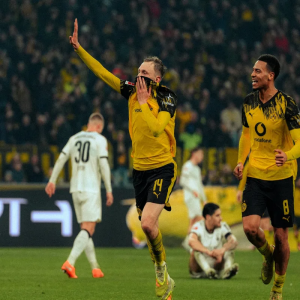 دورتموند يهزم جلادباخ.. ويقلص الفارق مع بايرن المتصدر