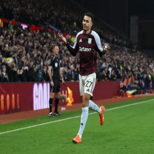 ثنائية روجرز تقود أستون فيلا للفوز على يونايتد بالدوري