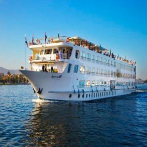 حادث تصادم مروع بين سفينتين سياحيتين في مصر