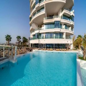 فندق قرية دبي الدائرية يفتح أبوابه لضيوفه تحت هوية جديدة