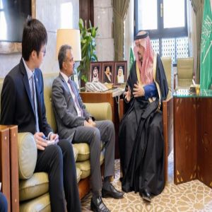 أمير منطقة الرياض يستقبل سفير سنغافورة لدى المملكة