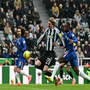 نيوكاسل يطالب بتوضيح بعد لقطة جوردون أمام تشيلسي