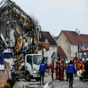 فرنسا.. إصابة خطيرة لـ 3 أطفال ووالدتهم في انفجار بمبنى سكني