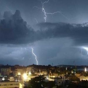 حالة الطقس.. استمرار تكوّن سحب رعدية ممطرة مصحوبة برياح نشطة