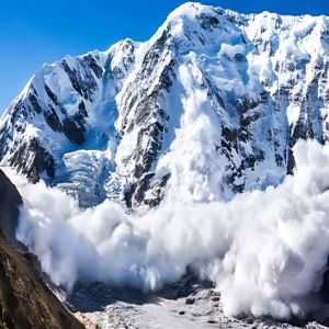 مصرع أربعة أشخاص في انهيار ثلجي في منطقة جبلية باليونان