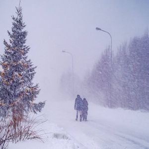 مصرع شخصين وانقطاع الكهرباء عن آلاف المنازل في السويد وفنلندا جراء عواصف قوية