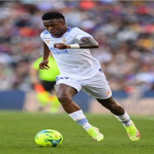 ريال مدريد يربط مستقبل فينيسيوس بصفقة من باريس