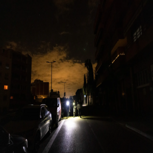 جنوب أفريقيا.. العواصف والرياح تتسببان في انقطاعات للتيار الكهربائي