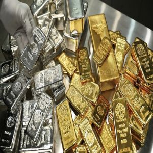 انخفاض سعر الذهب في المعاملات الفورية.. والفضة تتجاوز 80 دولارًا لأول مرة