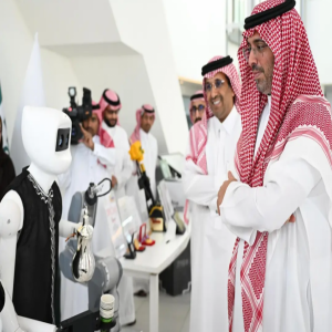 مُحافظ جدة يزور مركز "The Shop Floor" في واحة مُدن