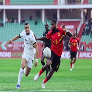 مصر تتعادل مع أنجولا وتحسم صدارة مجموعتها بكأس الأمم
