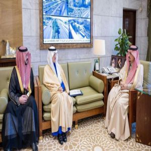 أمير منطقة الرياض يستقبل محافظ شقراء ومدير مستشفى المحافظة