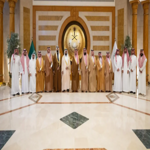 نيابة عن أمير منطقة مكة المكرمة.. الأمير سعود بن مشعل يسلّم وثائق تملّك الوحدات السكنية للمستفيدين من تبرع سمو ولي العهد