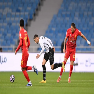 القادسية يحقق فوزًا مثيرًا على الشباب بثلاثية في دوري روشن