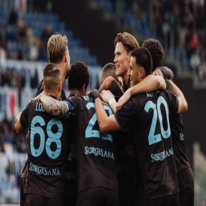 نابولي يطارد صدارة الدوري الإيطالي بالفوز على لاتسيو