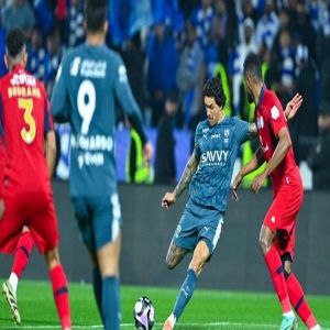 الهلال يتجاوز ضمك.. ويعتلي صدارة الدوري السعودي