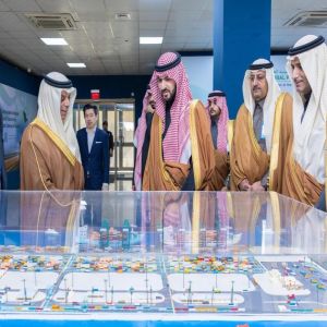 نائب أمير الشرقية يطلع على أنظمة التشغيل والمشاريع التطويرية في ميناء الملك عبدالعزيز بالدمام