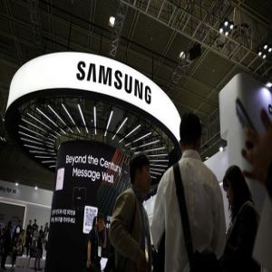"سامسونغ" تلوح برفع أسعار هواتفها بسبب أزمة حادة في شرائح الذاكرة